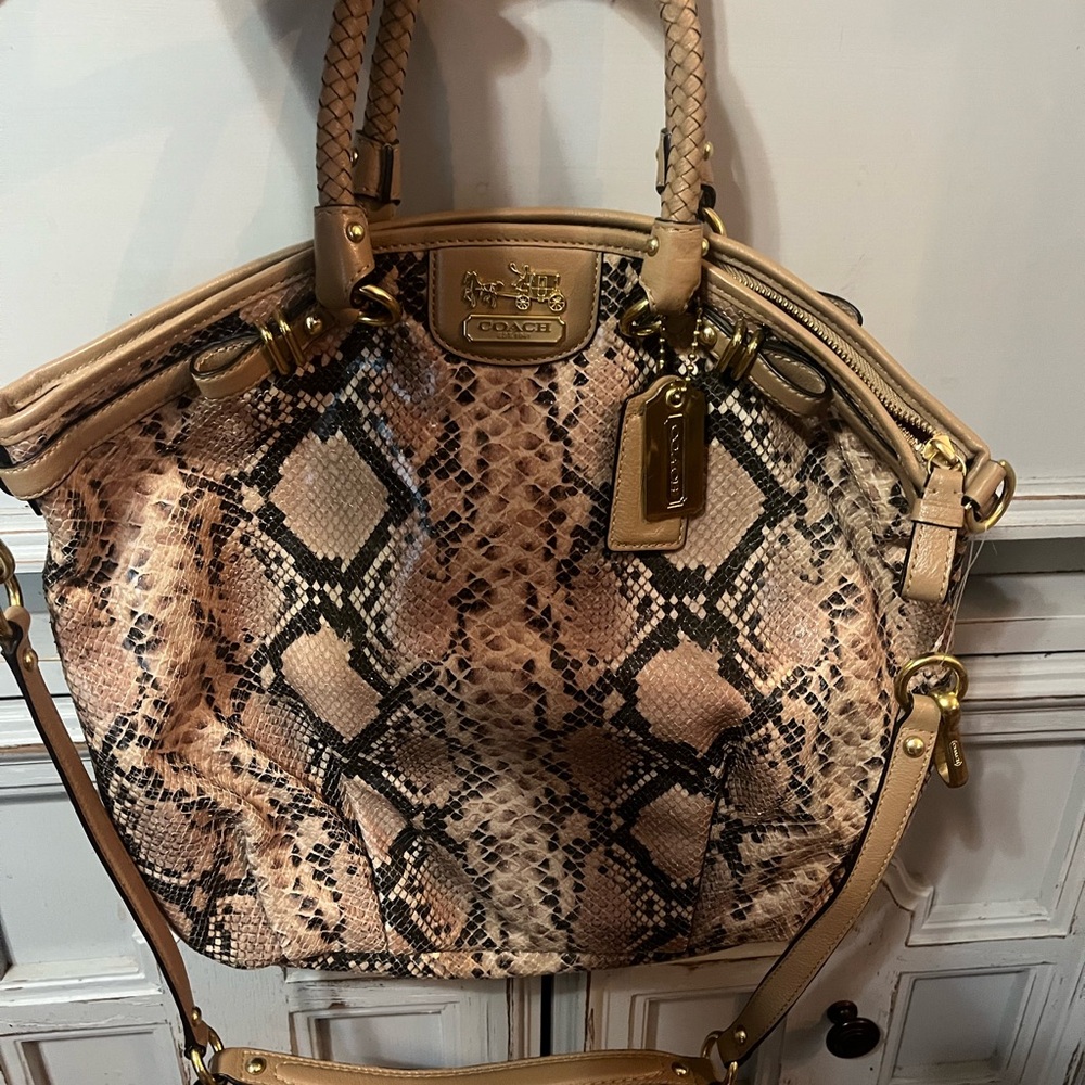 Coach metallic Lyndsey large satchel. Strap attached. Style 19632. Excellent .
